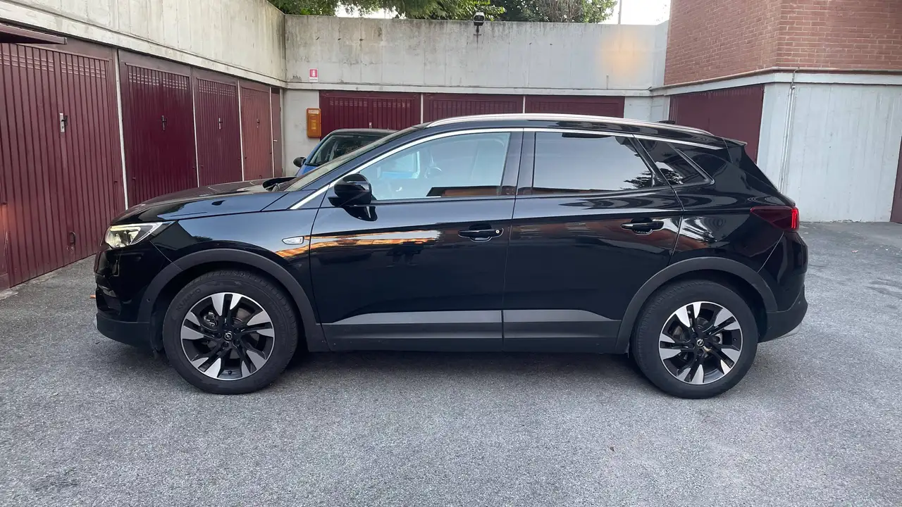 Opel Grandland X — photo 1 of 6