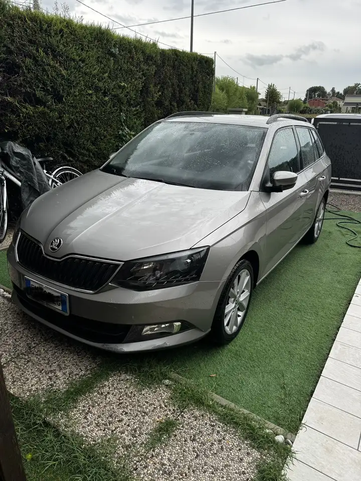 Skoda Fabia Wagon 1.4 tdi Executive 75cv — photo 1 of 7
