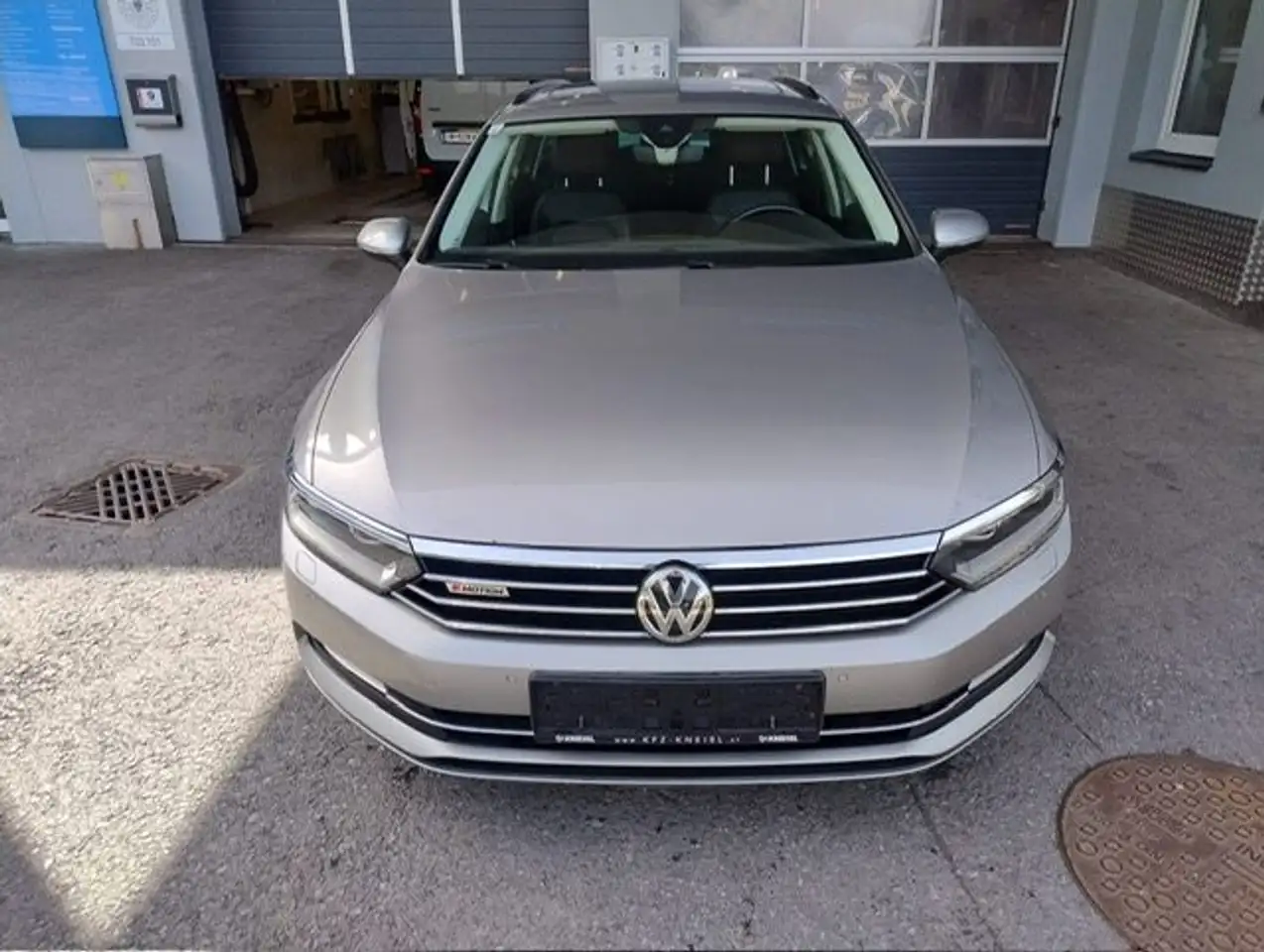 Volkswagen Passat Variant Highline 2,0 TDI SCR DSG — photo 1 of 15