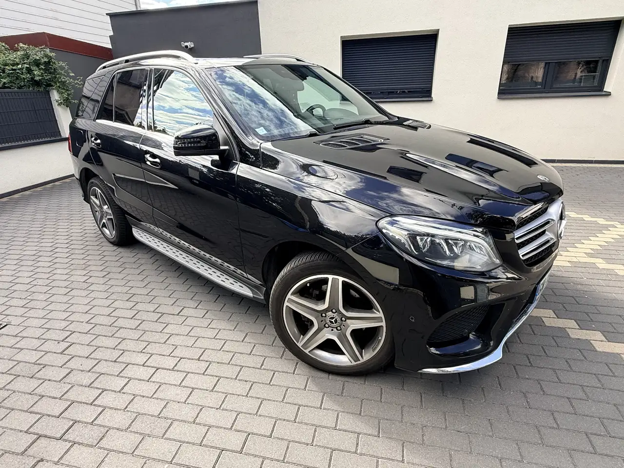 Mercedes-Benz GLE 350 d 4Matic 9G-TRONIC AMG Line — photo 1 of 5