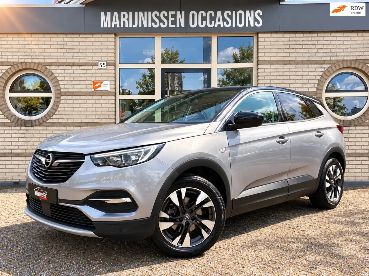 Opel Grandland X 1.2 Turbo Innovation |Cam|Carplay|PDC| — photo 1 of 22