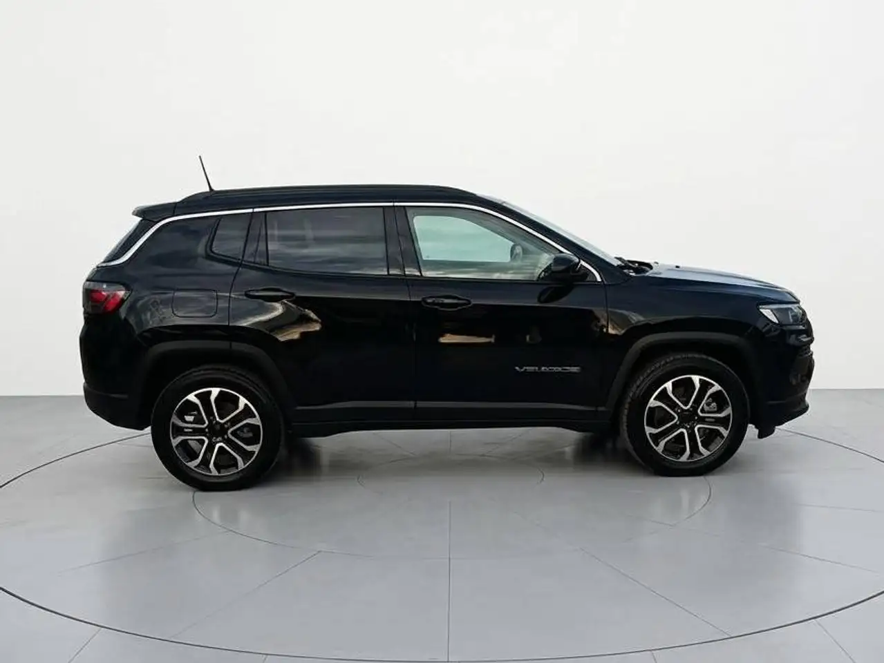 Jeep Compass Compass II 1.3 turbo t4 phev Limited 4xe auto — photo 1 of 11