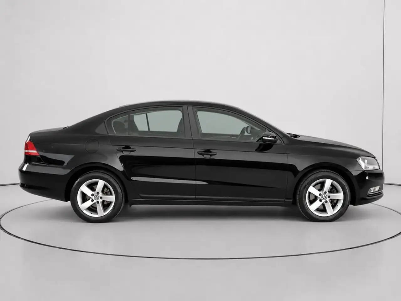 2013 Volkswagen Passat 1.6TDI Edition BMT, photograph 2