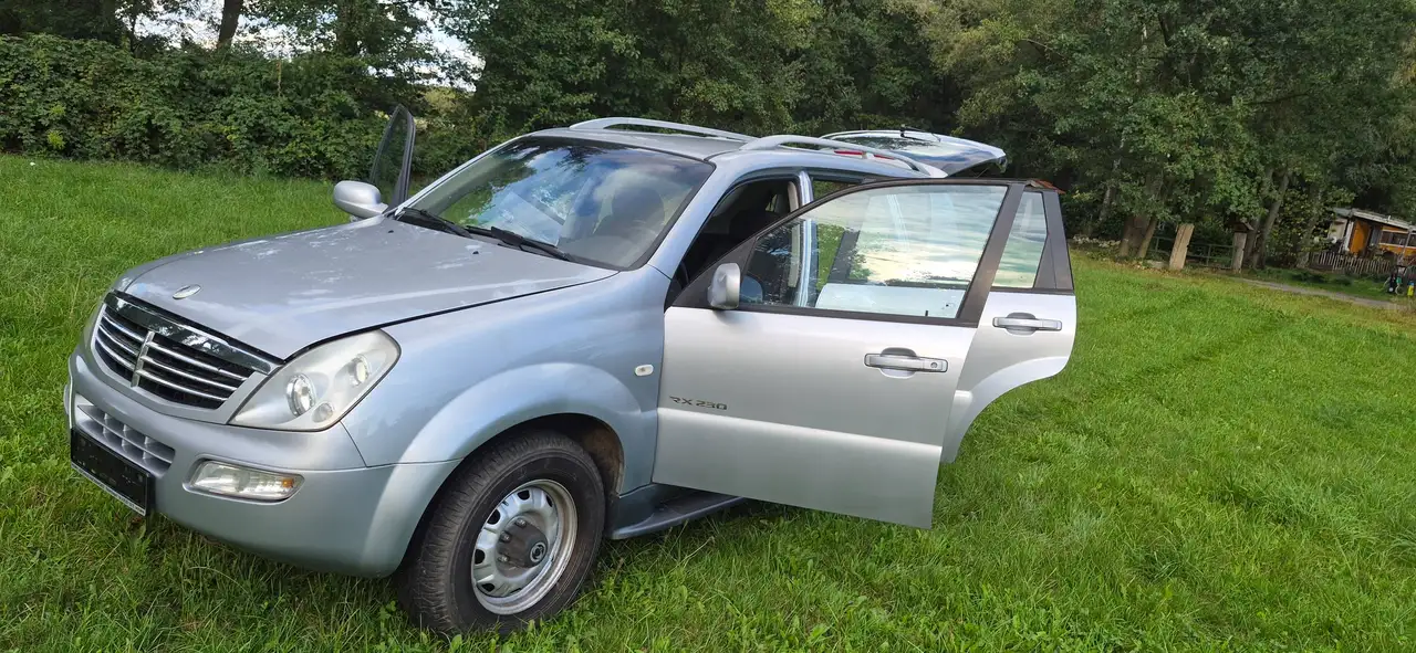 SsangYong Rexton ROK — photo 1 of 11