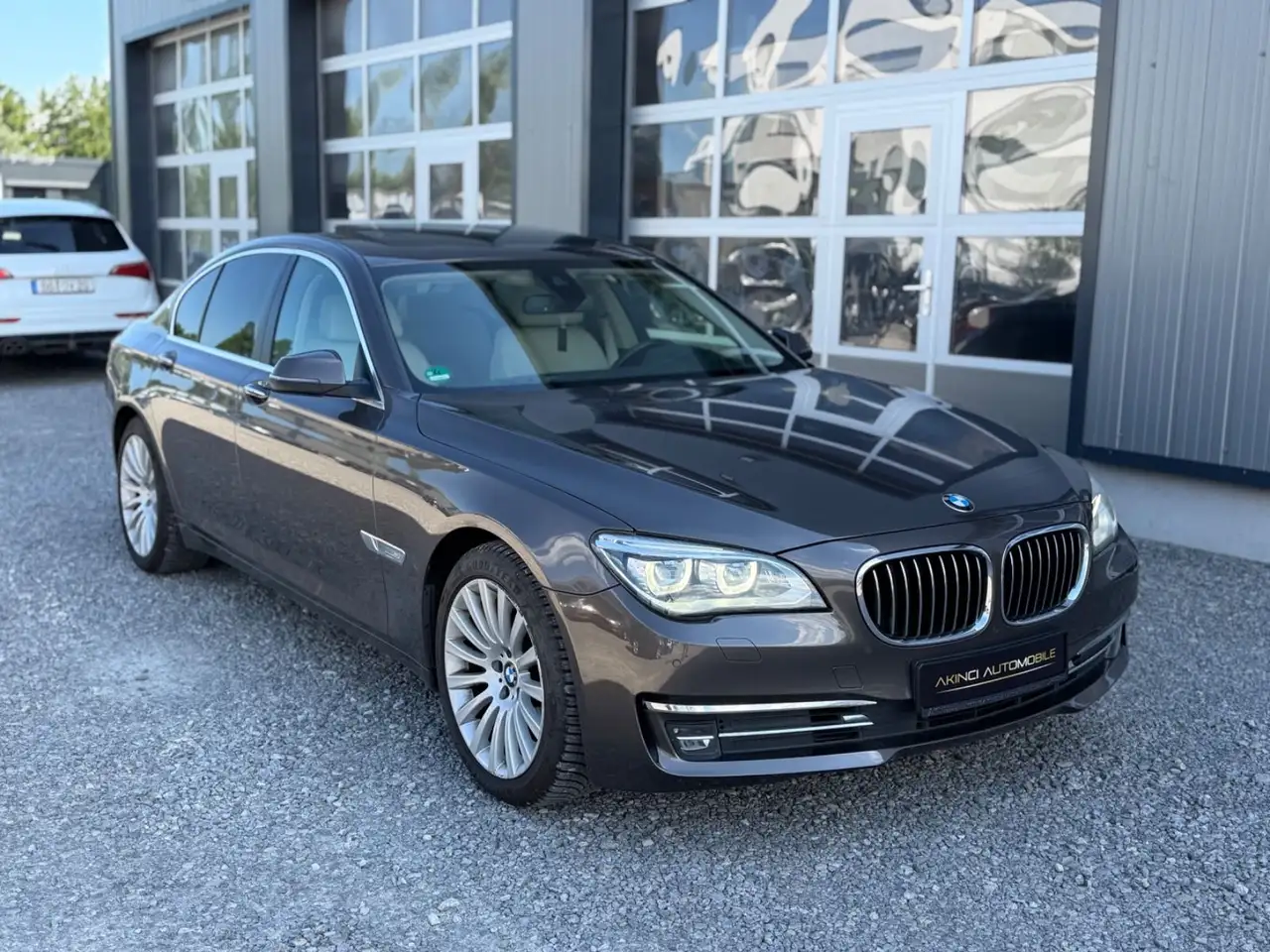 BMW 740 d *Innovations-Paket*Heads-Up*Kamera*FULL — photo 1 of 15