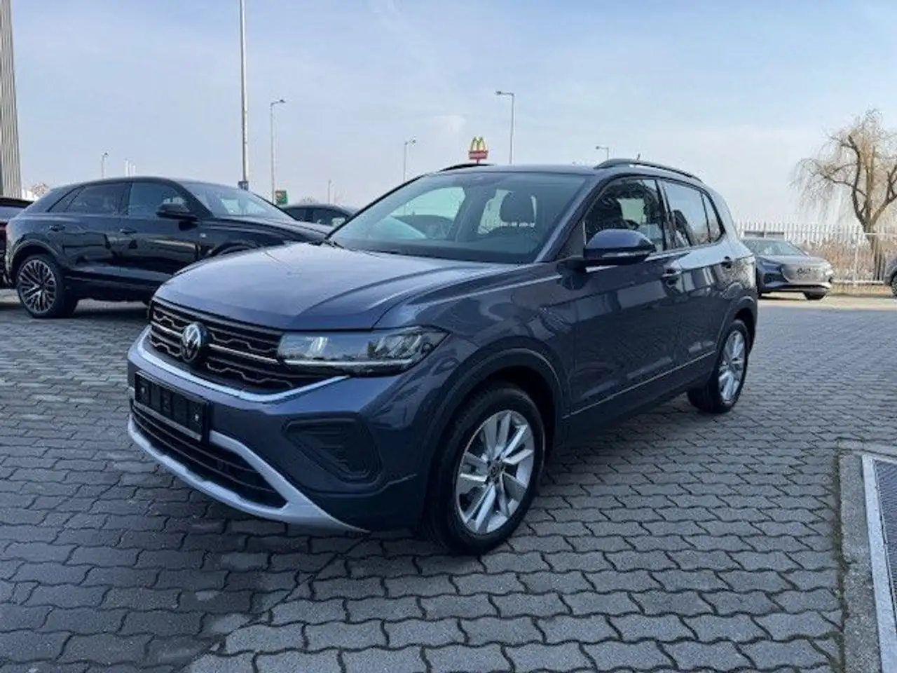 Volkswagen T-Cross 1.0 TSI DSG Life ACC SHZ 17Z App Kam — photo 1 of 24