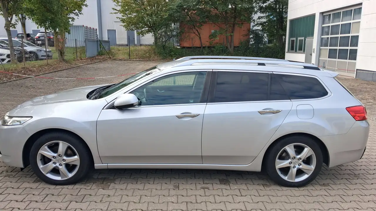 Honda Accord Accord Tourer (Kombi) 2.0 Elegance 50 Jahre Edition — photo 1 of 25
