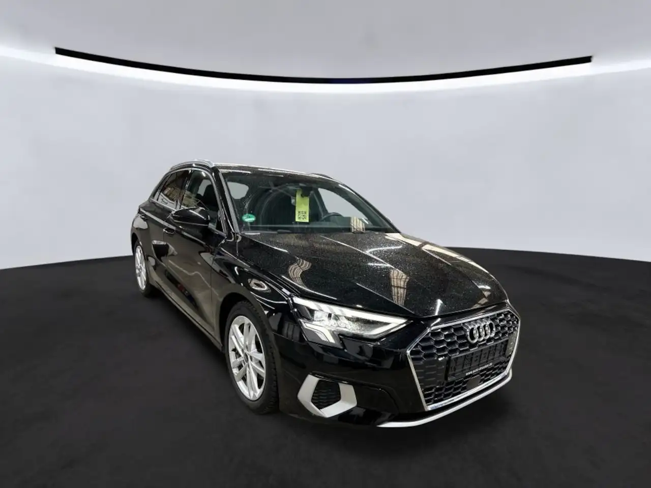 Audi A3 30 TFSI Sportback*NAVI*AHK*LED* — photo 1 of 9
