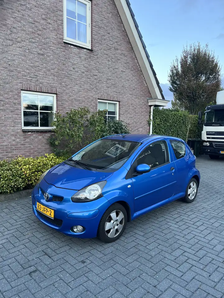 Toyota Aygo 1.0-12V Dynamic Blue, nieuwe APK, met airco — photo 1 of 12
