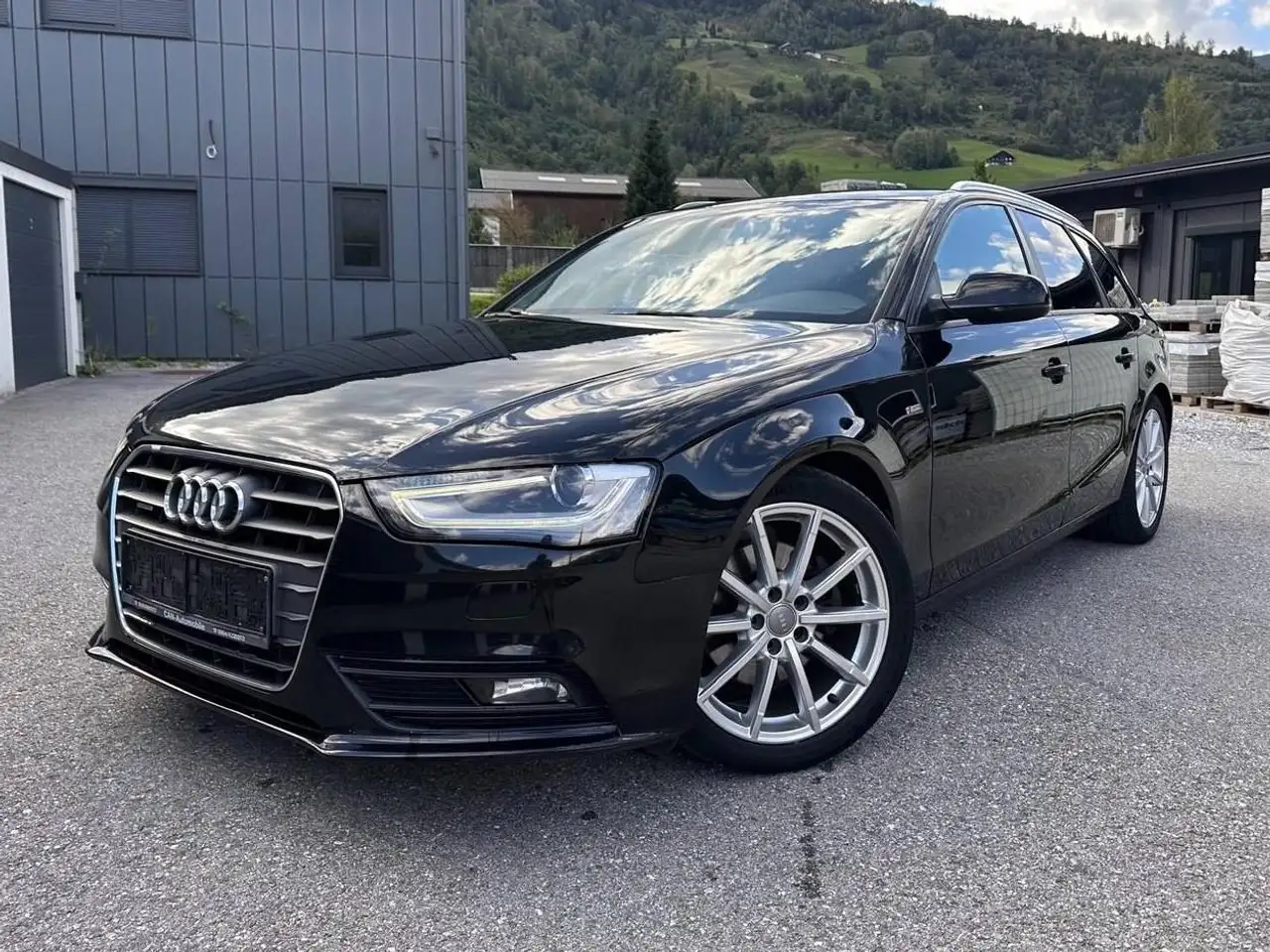 Audi A4 A4 Avant 2,0 TDI quattro Sport DPF S-Line — photo 1 of 31
