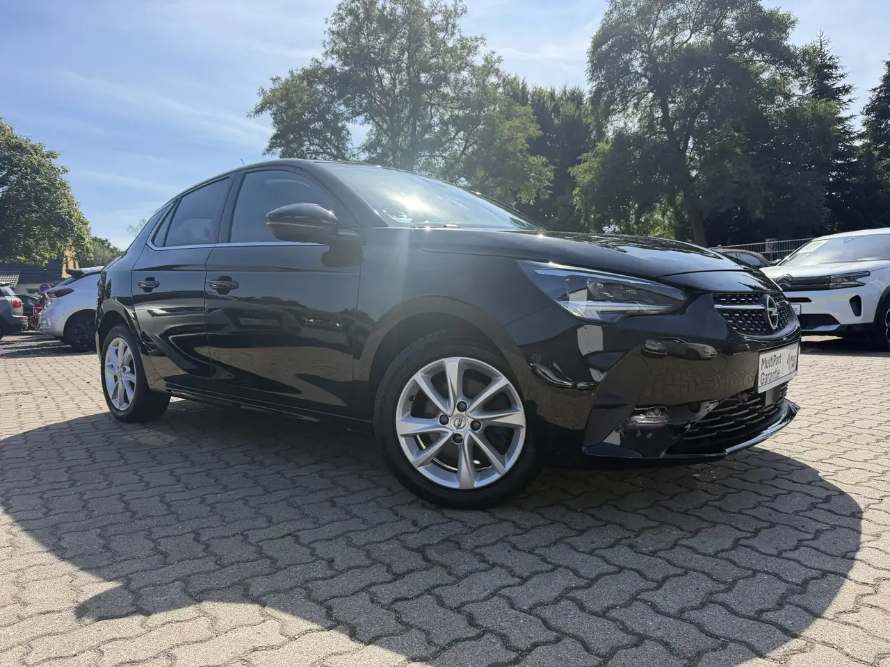 Opel Corsa ELEGANCE SHZ CAR-PLAY KAMERA KEYLESS 1.HD — photo 1 of 14