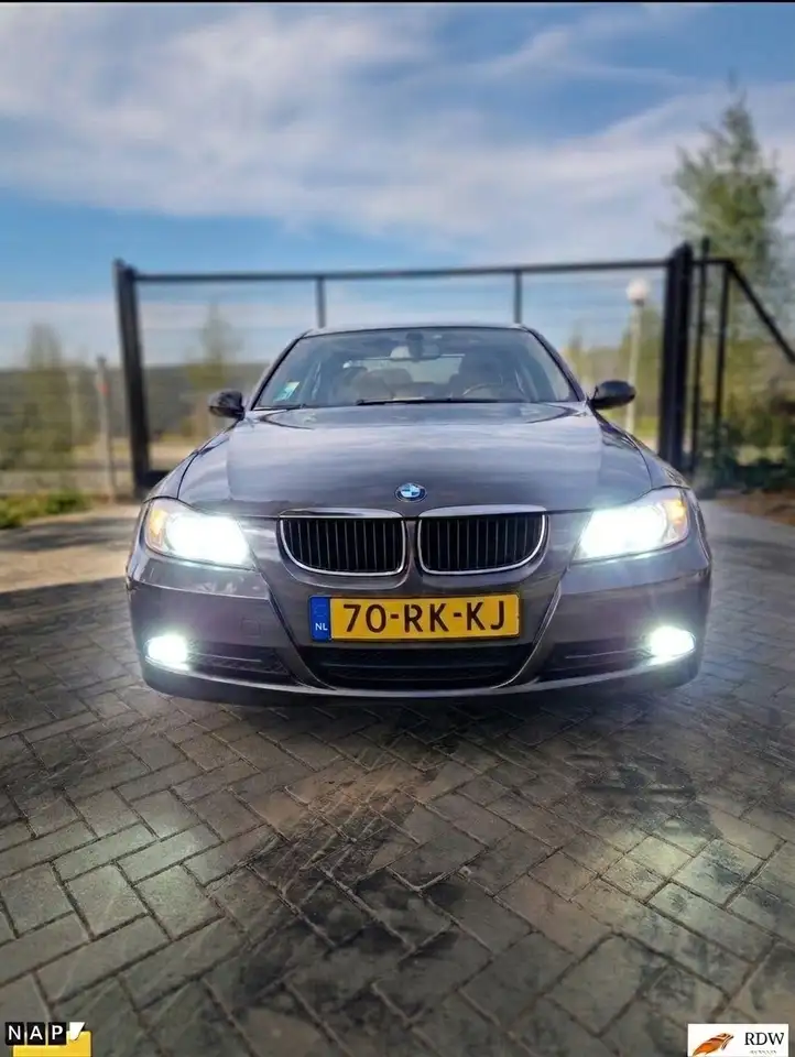 BMW 320 320i — photo 1 of 15