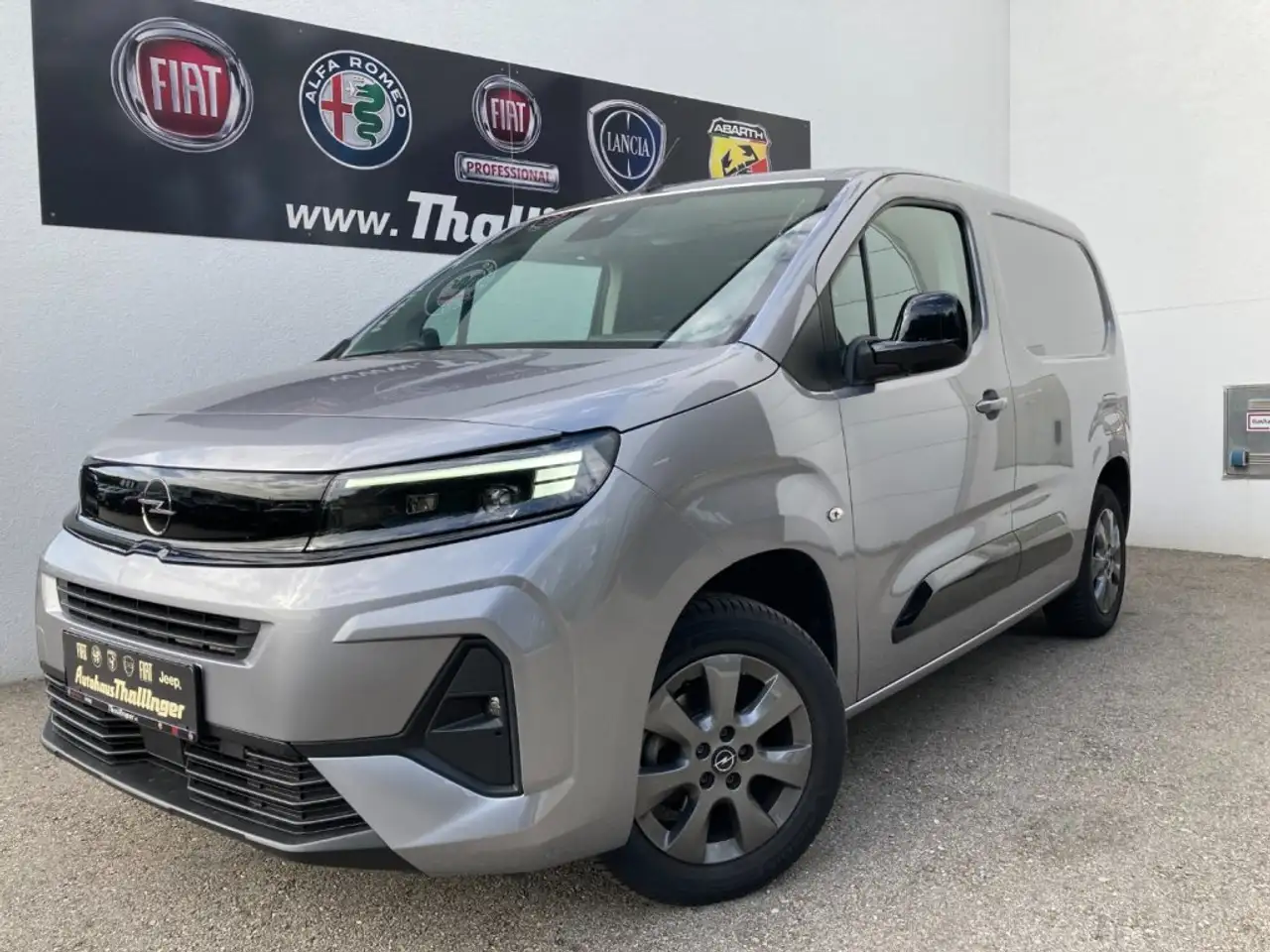 Opel Combo Cargo 1.2 Turbo — photo 1 of 9