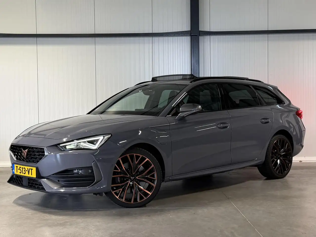 CUPRA Leon Sportstourer 1.4 e-Hybrid VZ Copper Edition Pano — photo 1 of 40