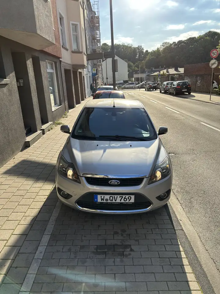 Ford Focus 1.6 16V Viva II — photo 1 of 36