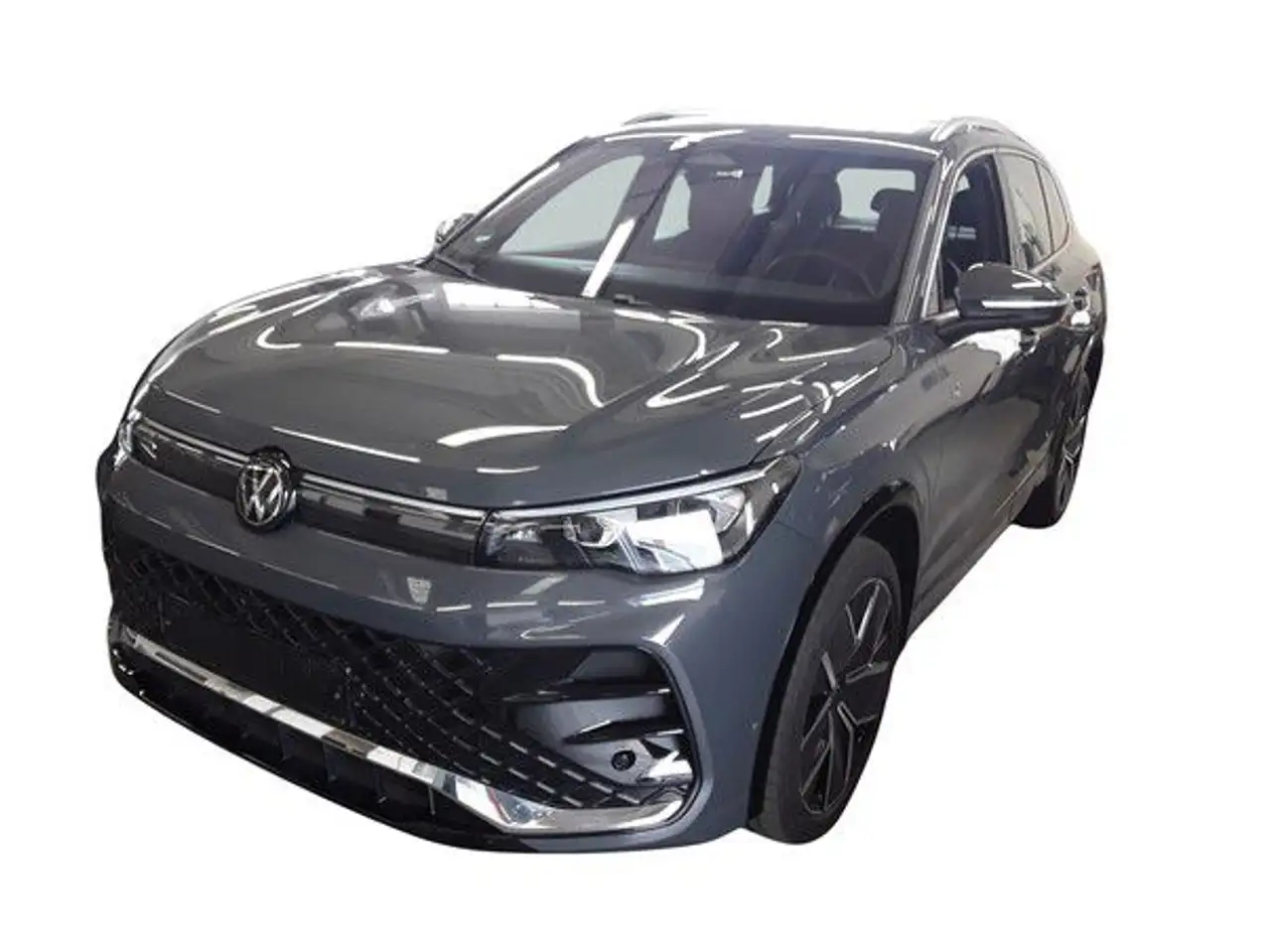 Volkswagen Tiguan R-Line 2.0 TSI DSG - DCC Pano HD-Matrix PDC Area V — photo 1 of 4