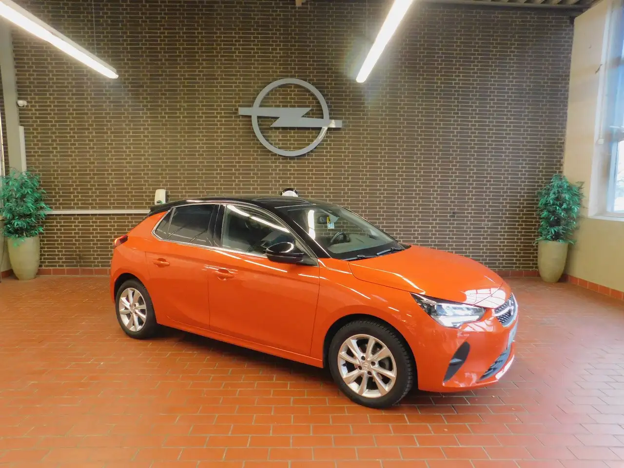 Opel Corsa F Elegance — photo 1 of 15