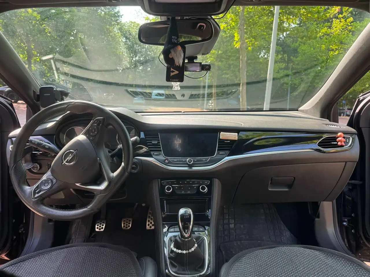 Opel Astra Astra 1.2 Ultimate Sport Tourer — photo 1 of 40