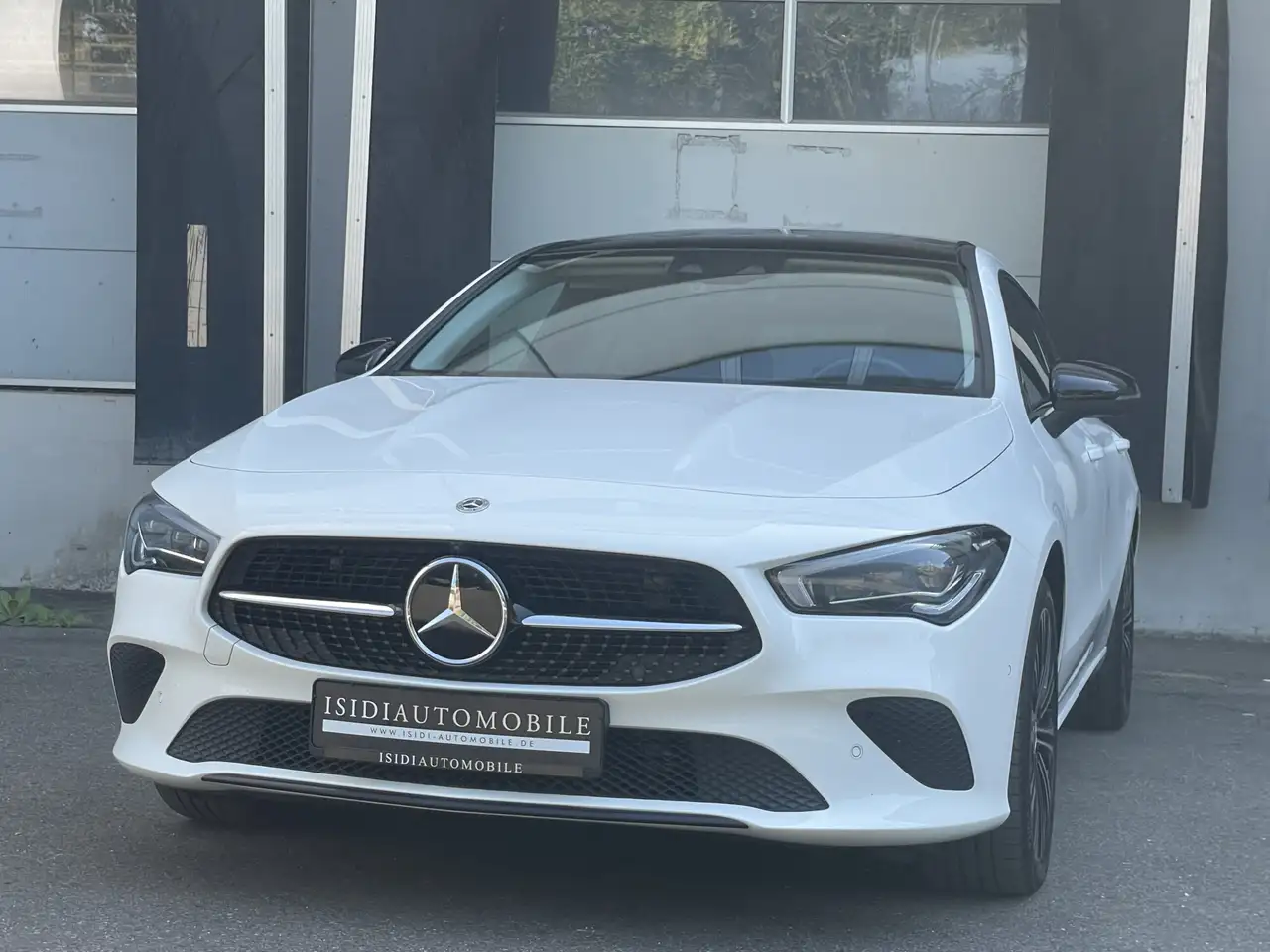 Mercedes-Benz CLA 200 LED Night ACC MBUX Pano — photo 1 of 40