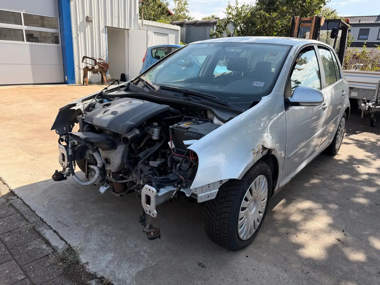 Volkswagen Golf Comfortline Ausschlachten Ex-Fahrschule — photo 1 of 10