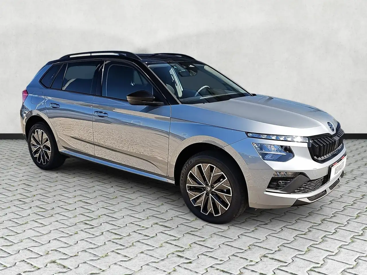 Skoda Kamiq Selection 1.0 TSI DSG Black 17Z Kamera SHZ 85 k... — photo 1 of 14