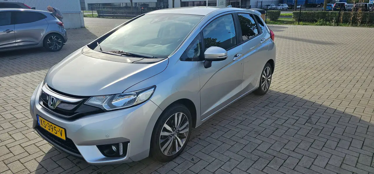 Honda Jazz Jazz 1.3 i-VTEC Elegance — photo 1 of 17
