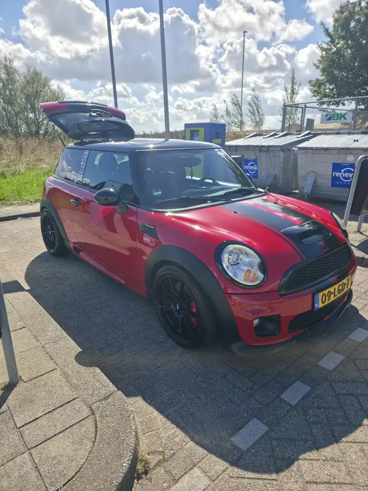 MINI Cooper S 1.6 Chili — photo 1 of 12