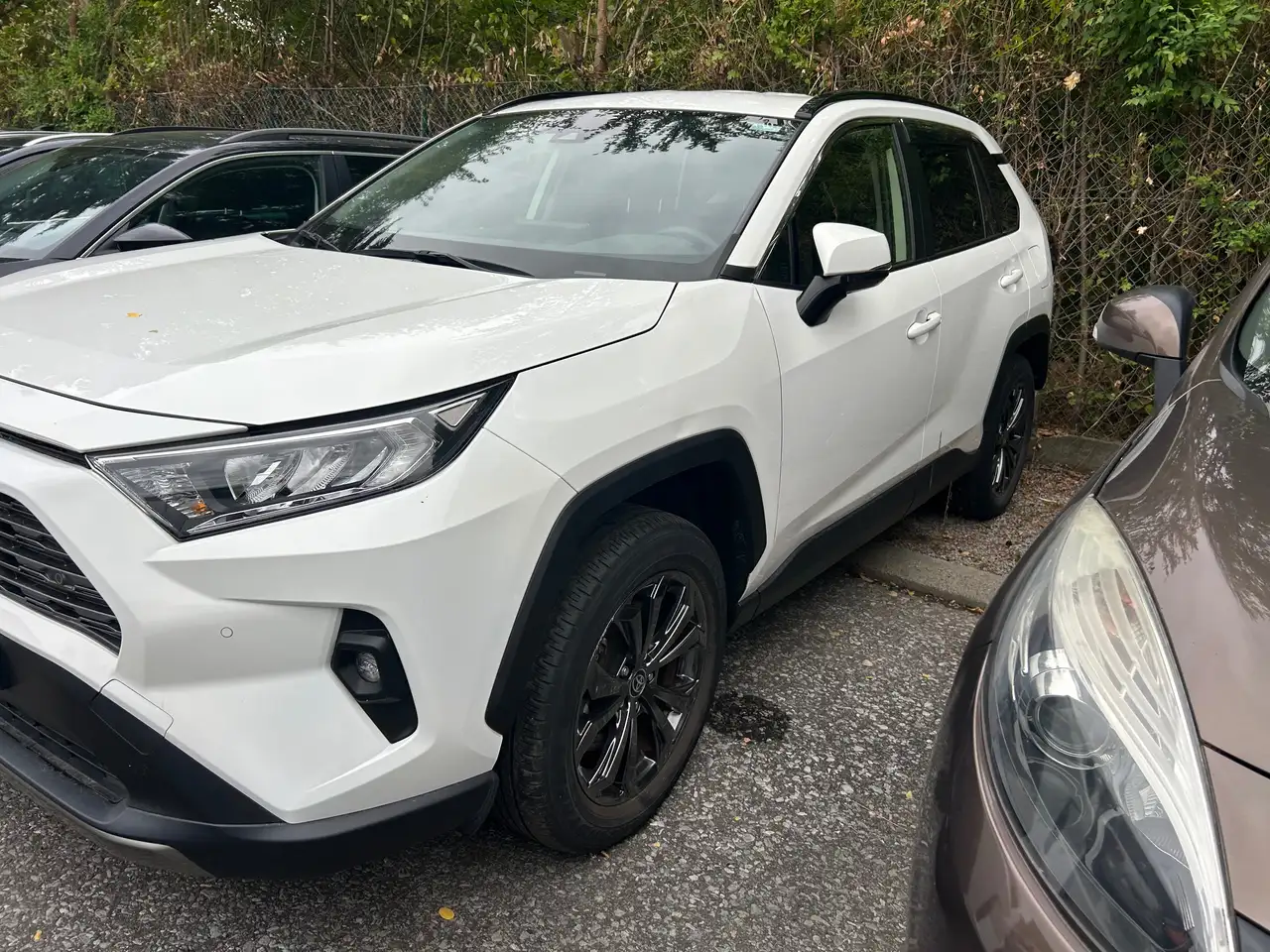 Toyota RAV 4 RAV4 PHEV -AWD Premium 12 mois de garantie — photo 1 of 15