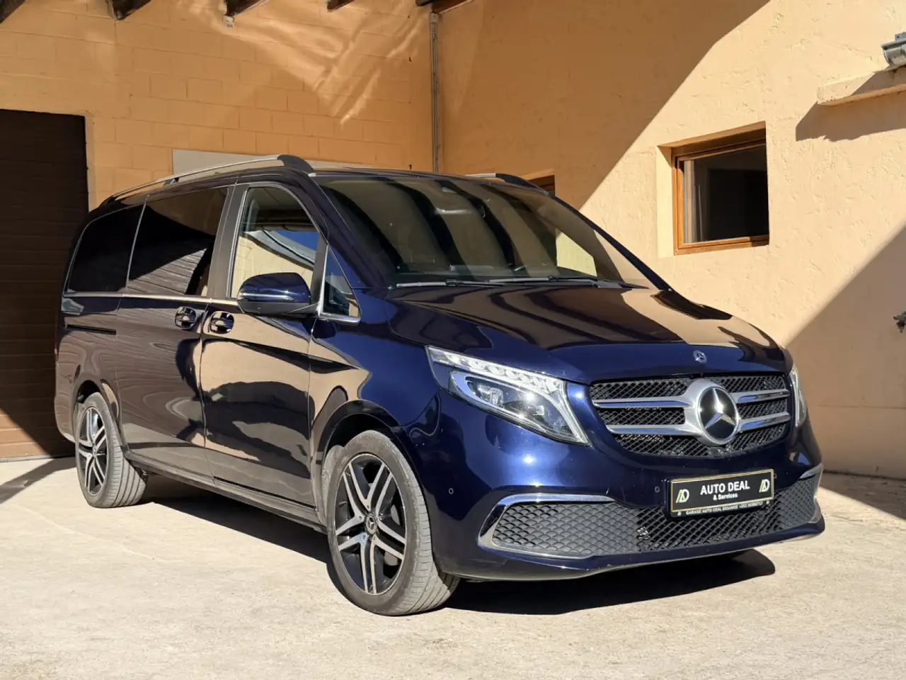 Mercedes-Benz V 300 d Avangarde LONG 360° 7 Places 239cv — photo 1 of 15