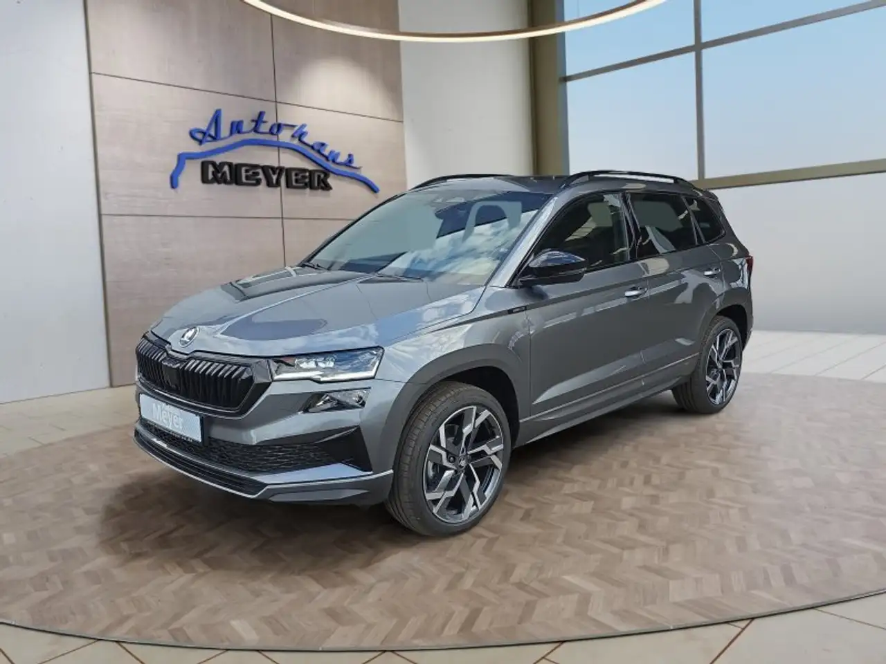 Skoda Karoq Sportline 2,0TSI DSG Pano/AHK/4*J.Gar/Navi/Matrix — photo 1 of 40