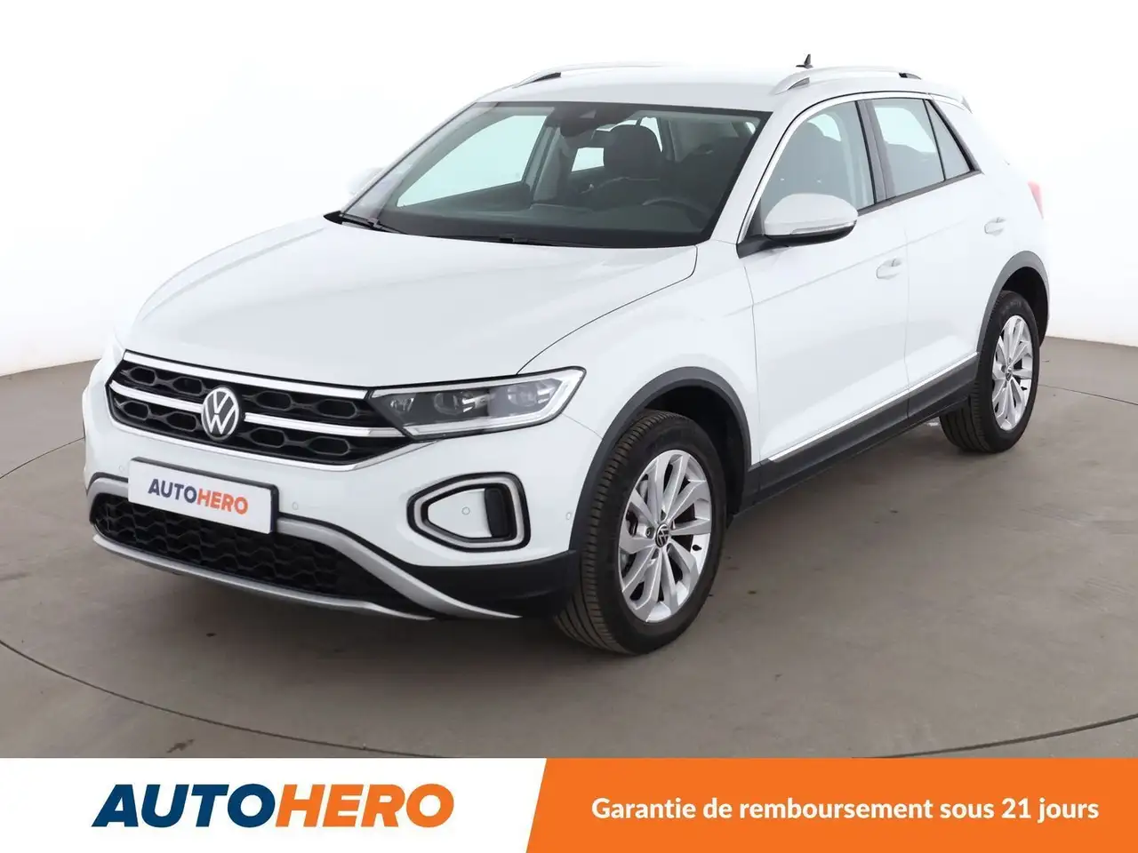 Volkswagen T-Roc 1.5 TSI EVO Style — photo 1 of 34