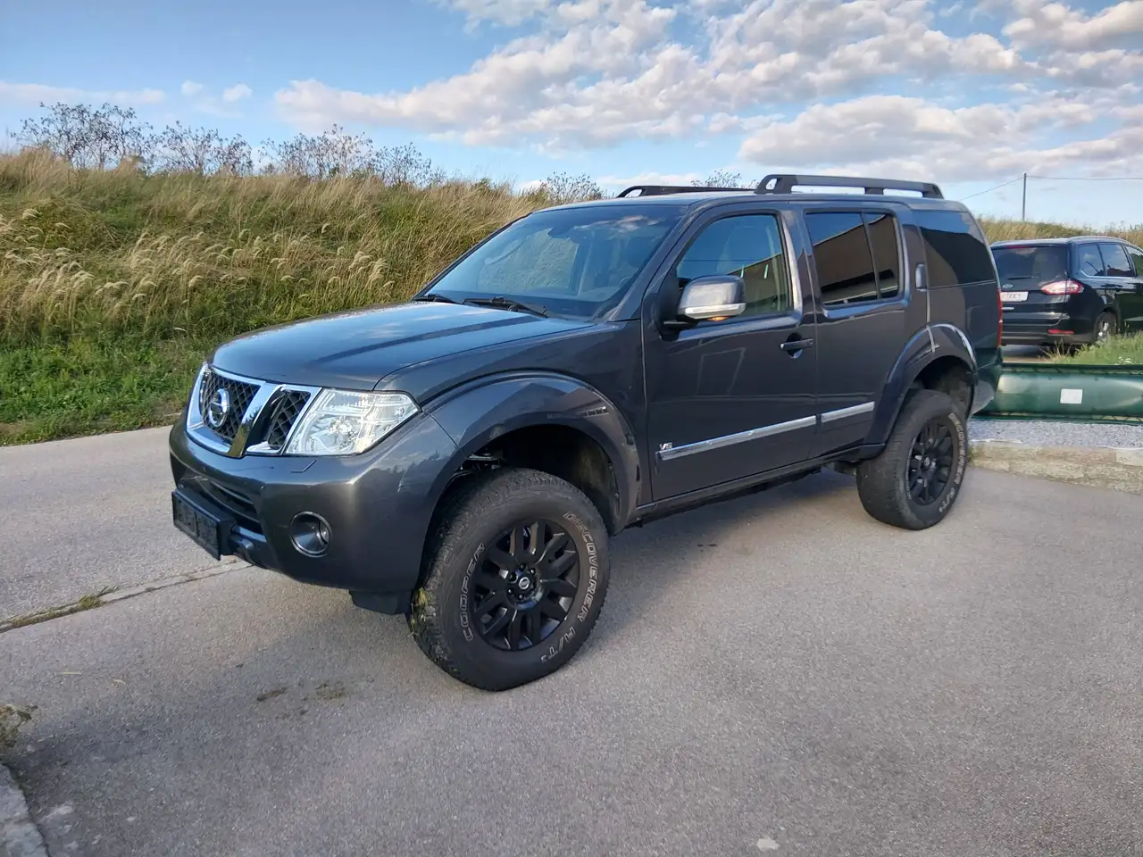 Nissan Pathfinder Pathfinder 3,0 dCi LE DPF Aut. LE — photo 1 of 16