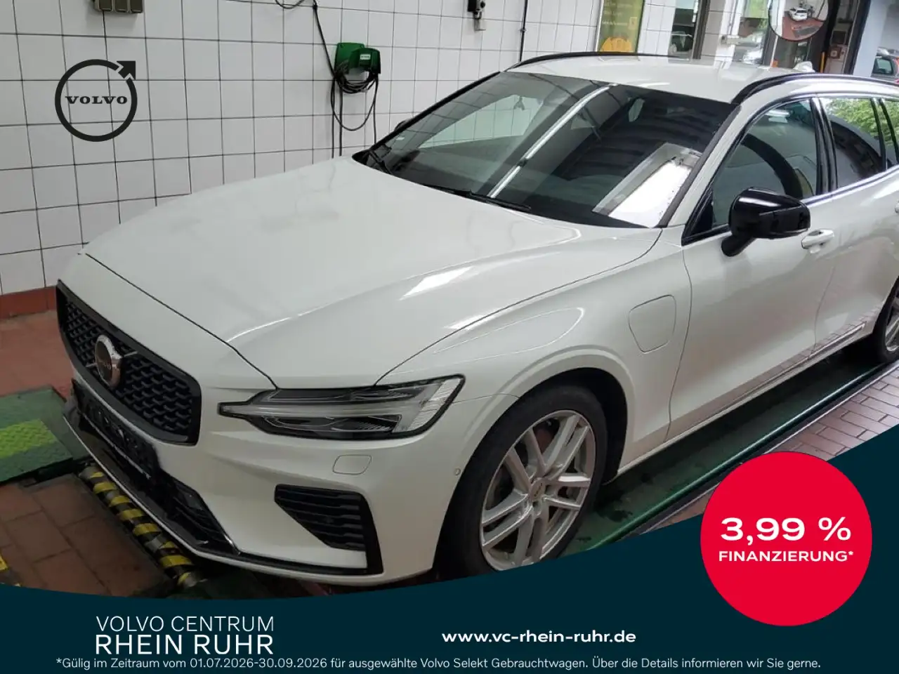Volvo V60 T8 PLUG-IN AWD PLUS DARK AHK+FAP+MET+HKSOUND — photo 1 of 7