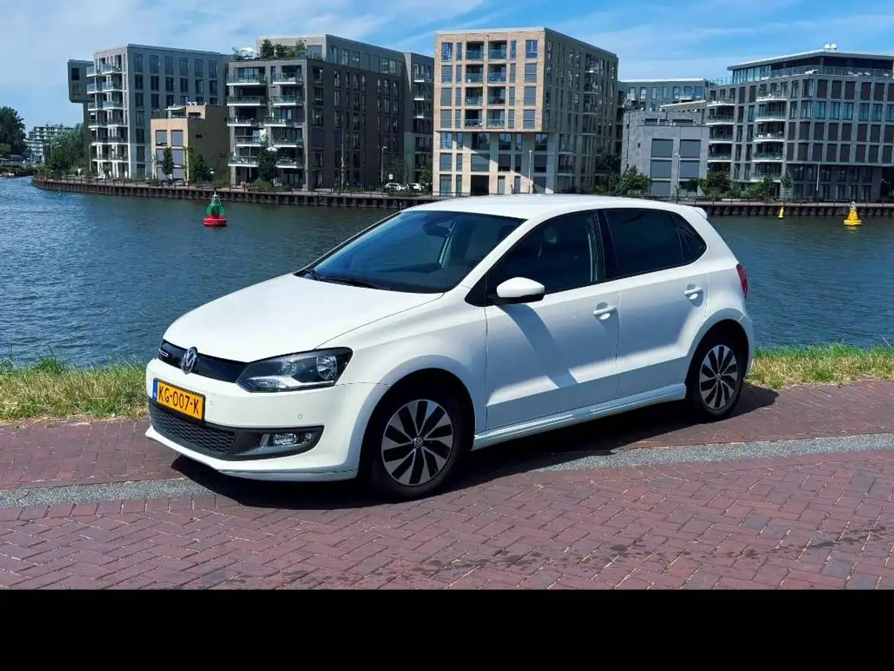 Volkswagen Polo Polo 1.0 BlueM. Edition — photo 1 of 23