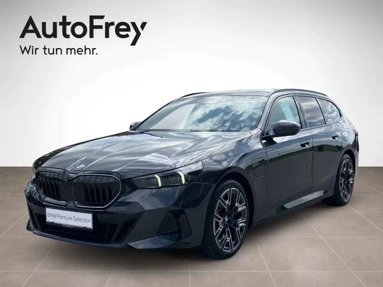 BMW 530 e xDrive — photo 1 of 22