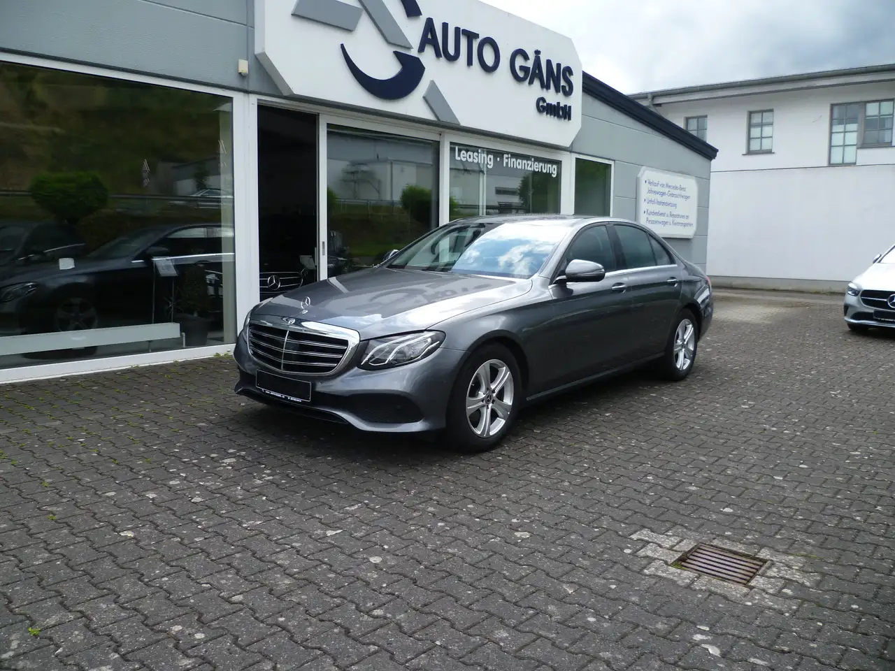 Mercedes-Benz E 200 Fahrassistenzpaket Totwinkel,MapPilot,LEDHigh,PTS, — photo 1 of 23
