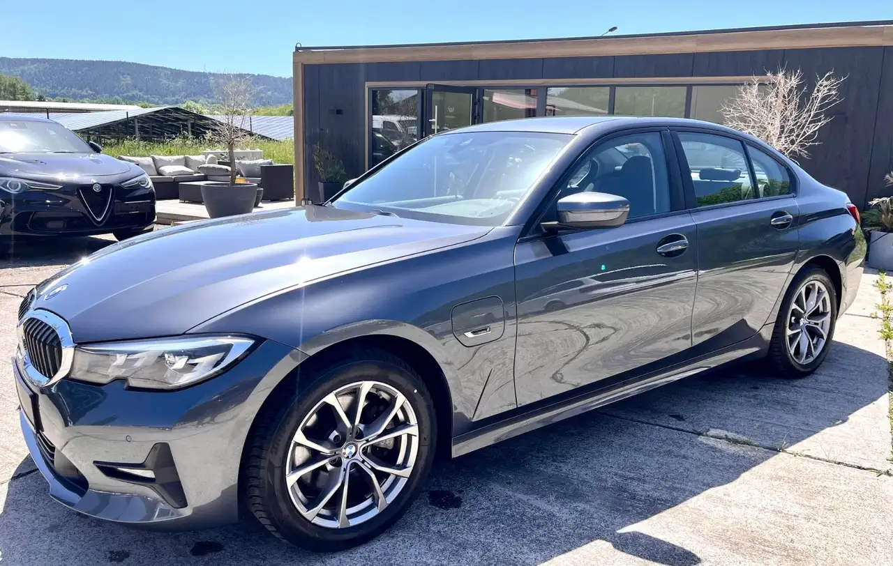 BMW 320 e Hybrid Navi LED DAB AHK 3 Zonen Klima — photo 1 of 15