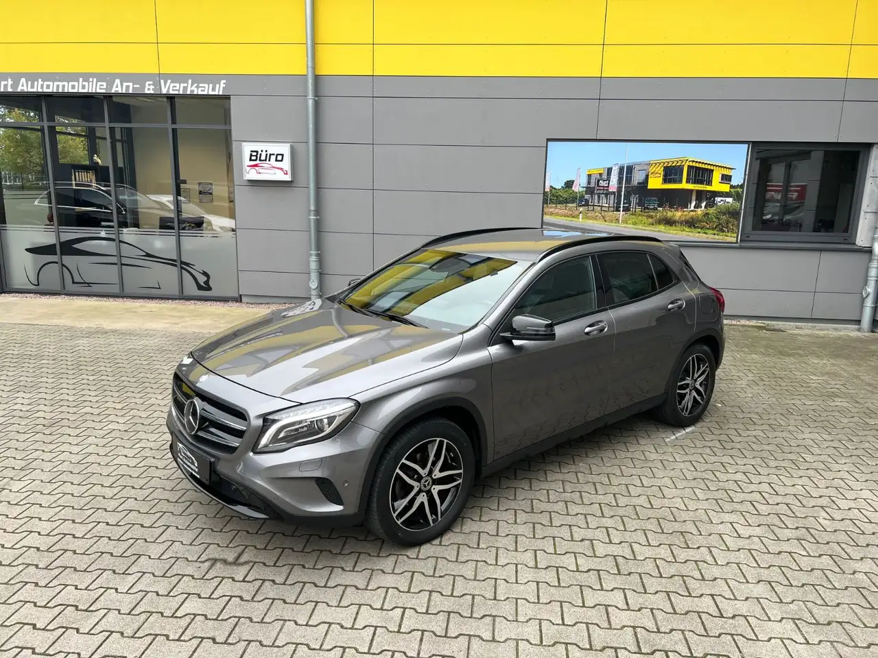 Mercedes-Benz GLA 200 CDI /HARMAN KARDON/8xBEREIFT/MEMORY — photo 1 of 28