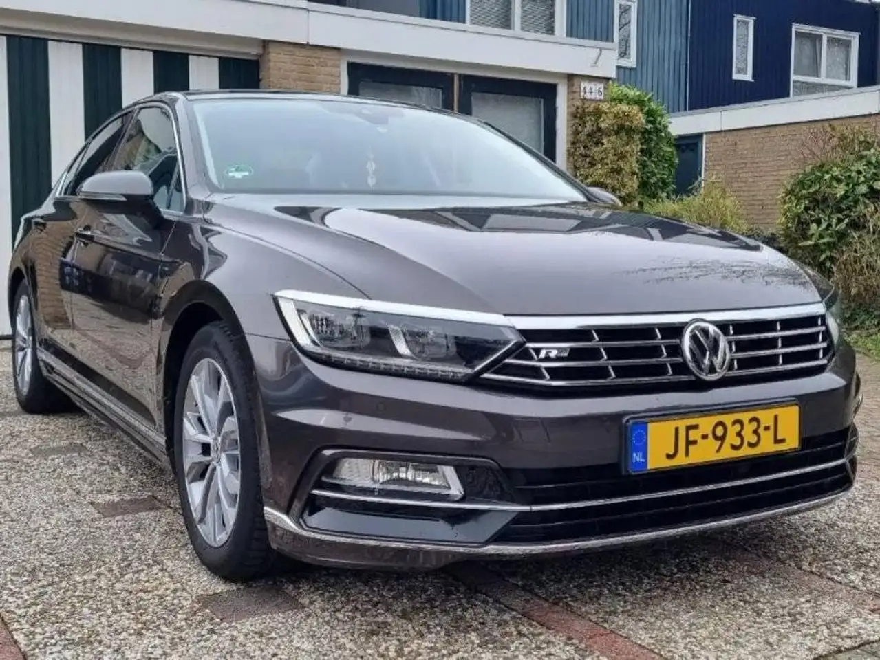 Volkswagen Passat Passat 2.0 TDI — photo 1 of 7