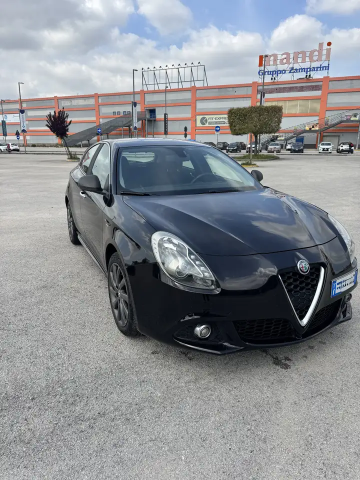 Alfa Romeo Giulietta 1.6 jtdm(2) Distinctive — photo 1 of 6