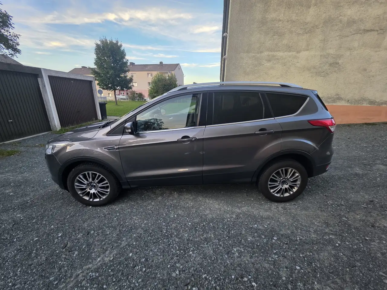Ford Kuga 1.6 EcoBoost 2x4 Trend — photo 1 of 13