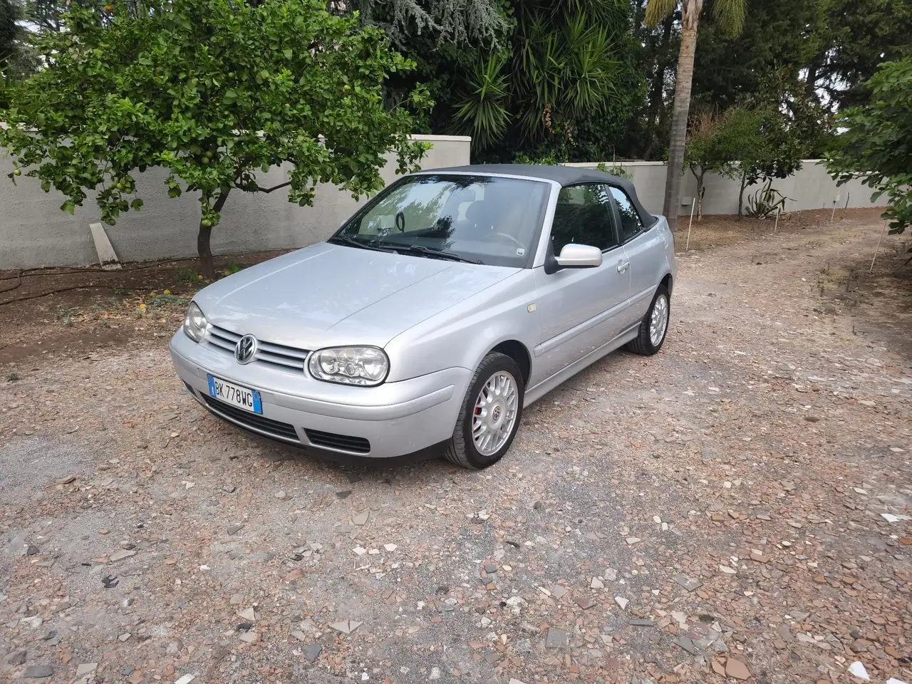 Volkswagen Golf Cabriolet Cabrio 1.6 Trendline — photo 1 of 11