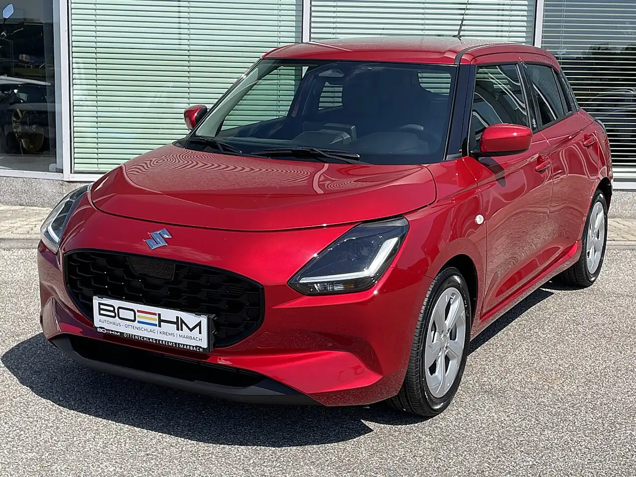 Suzuki Swift 1,2 Hybrid Allgrip Shine — photo 1 of 19