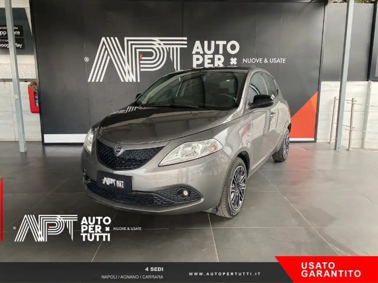 Lancia Ypsilon Ypsilon 1.0 hybrid Silver s&s 70cv — photo 1 of 21