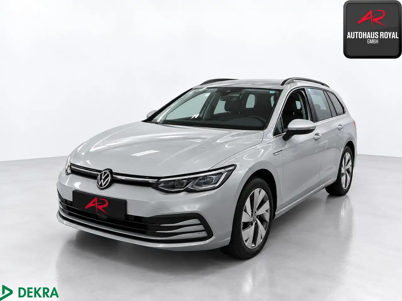 Volkswagen Golf VIII Variant 2.0 TDI STYLE MASSAGE,MEMORY — photo 1 of 3