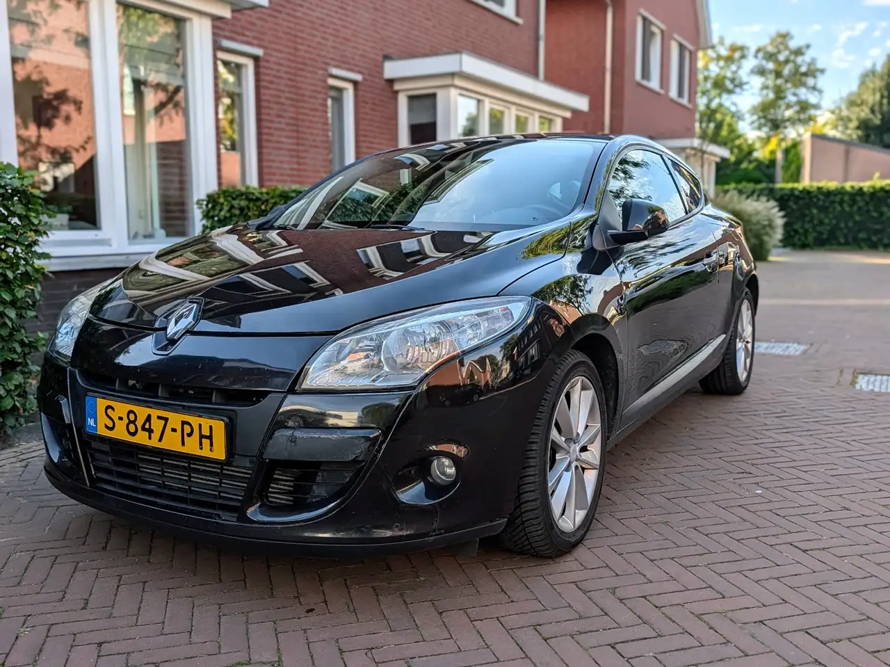 Renault Megane 2.0 TCe Dynamique — photo 1 of 12
