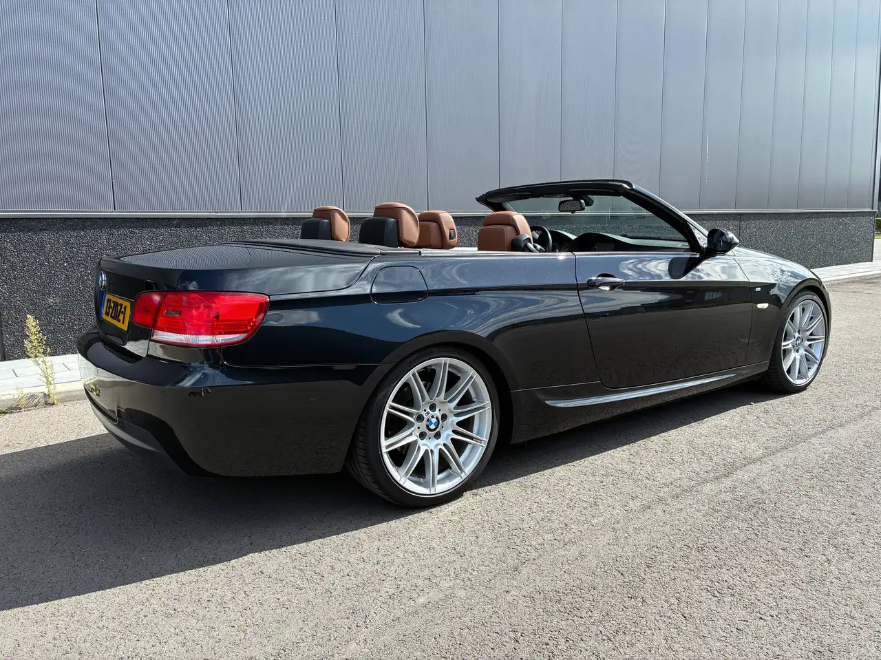 BMW 325 BMW 325i Cabrio | M-pakket | 19” | Aut | Leder |Sportstoelen — photo 1 of 17