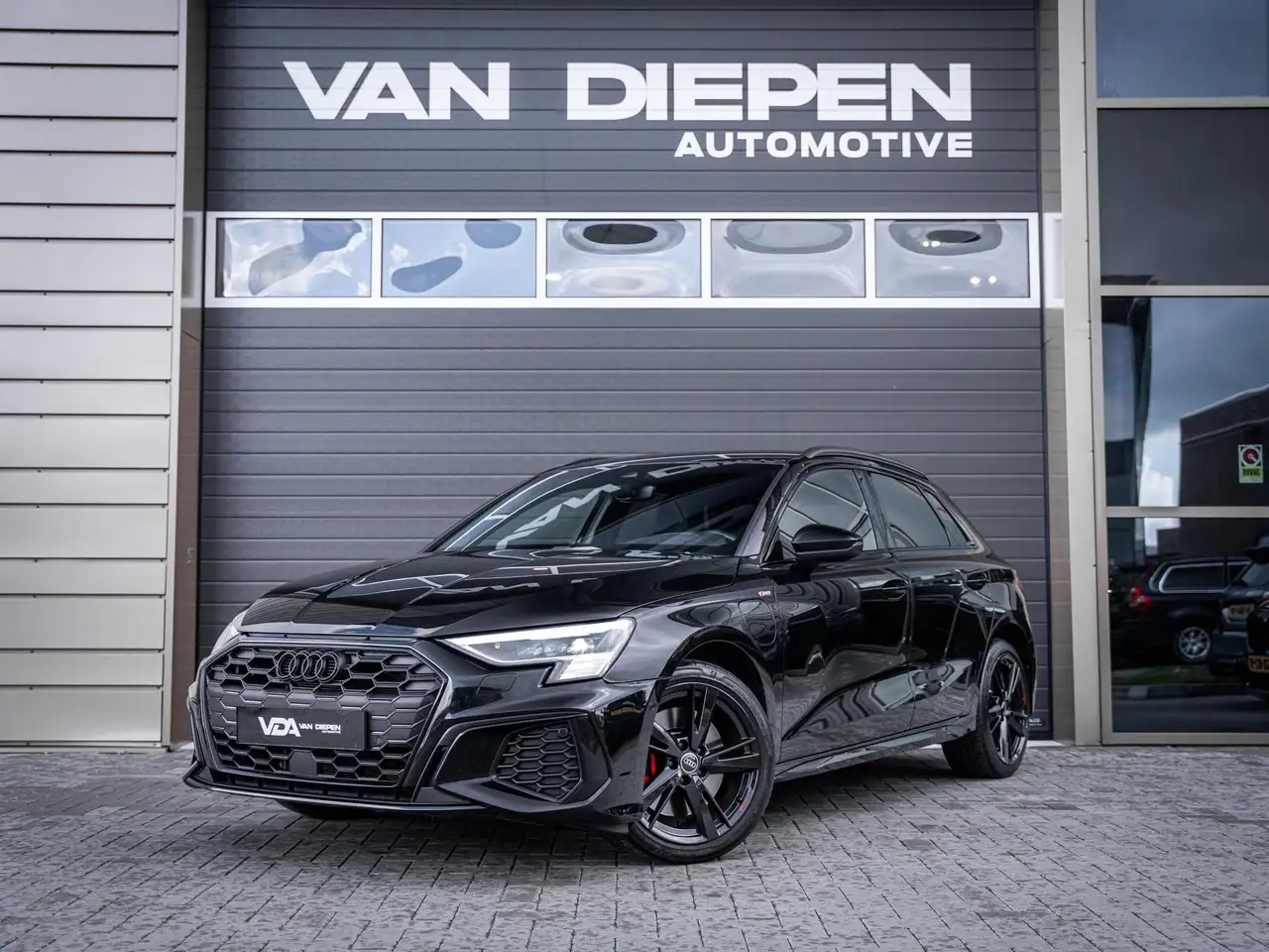 Audi A3 Sportback 45 TFSI e S edition Competition 3xS-line — photo 1 of 40