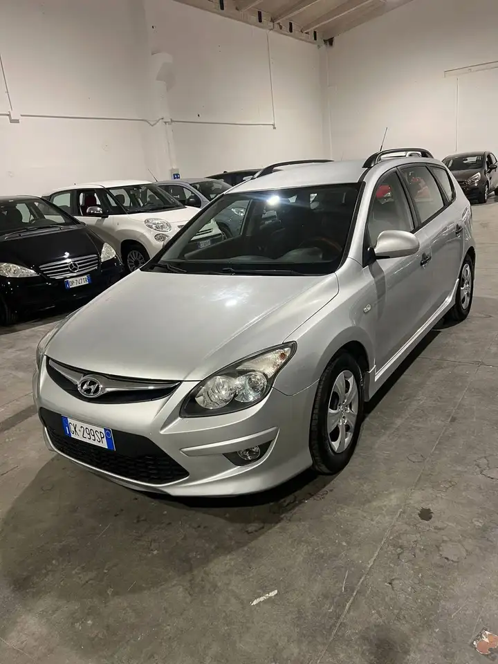 Hyundai i30 CW 1.4 Comfort — photo 1 of 8
