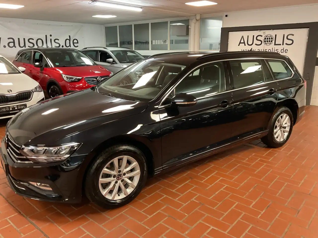 Volkswagen Passat Variant 2.0 TDI LED,AHK,Kamera — photo 1 of 36